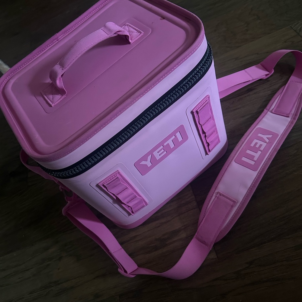YETI Pink hopper 12 cooler